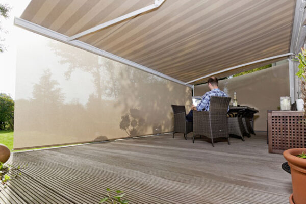 DELTASIDE PULL AWNING TRAPEZE SHAPE